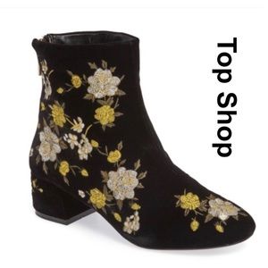 Black velvet boots w/floral embroidery